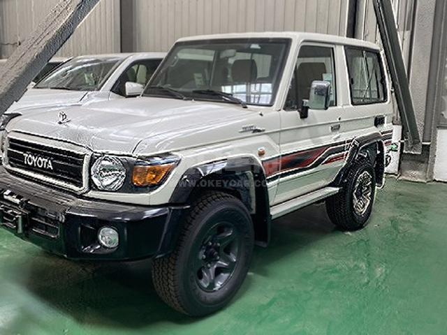 中东版2023款 丰田酷路泽lc71 4.0l lc71 汽油 铝轮