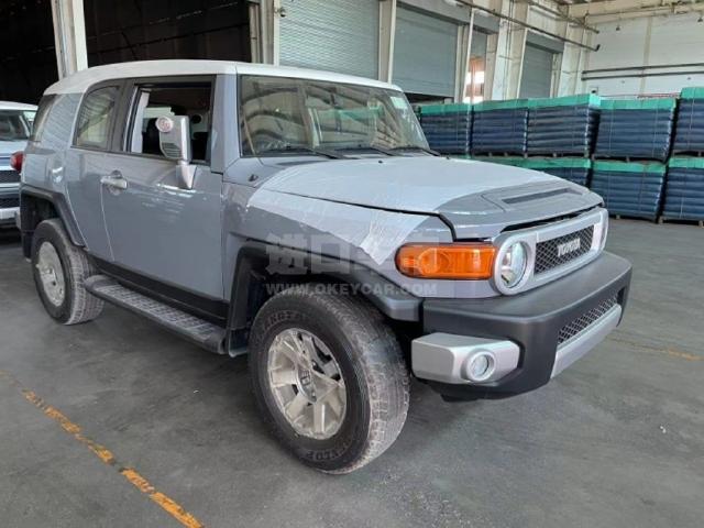 中东版2022款 丰田fj酷路泽 4.0l gx-r 两气 jbl
