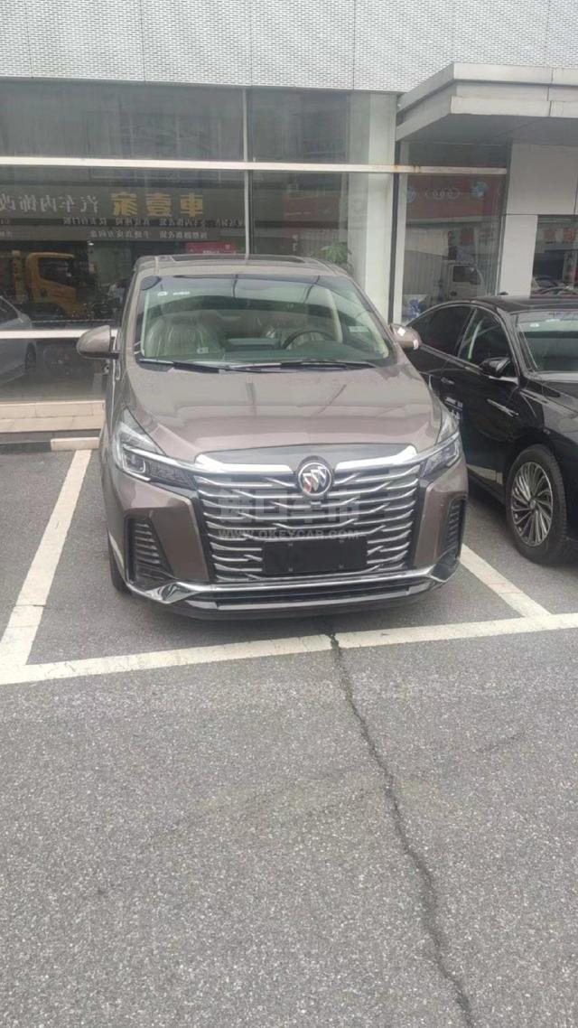 中规2020款 陆上公务舱 652t 尊贵型