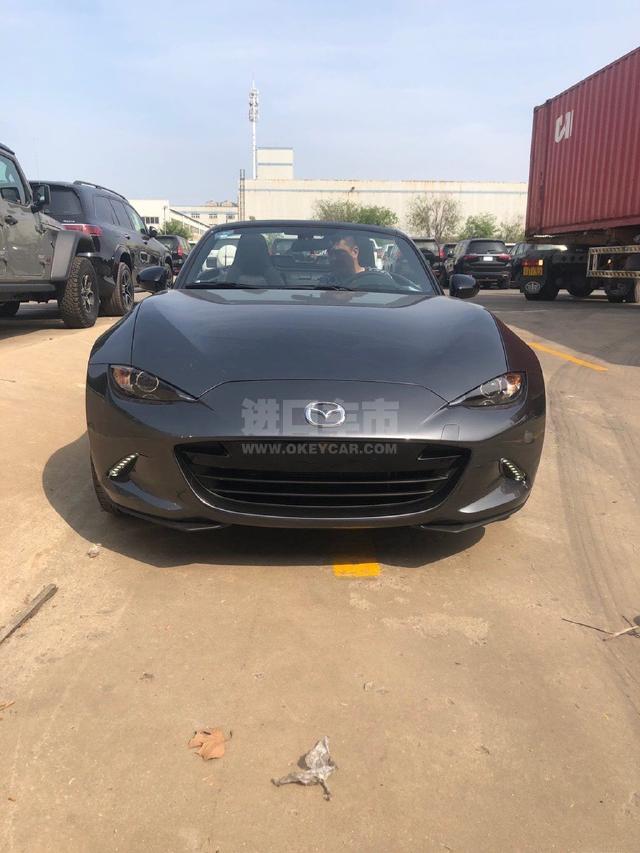墨版2023款 马自达mx-5 2.0l 手动 软顶敞篷