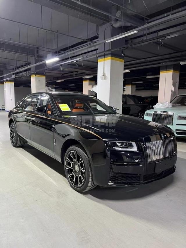中规2024款 劳斯莱斯古思特6.7t black badge