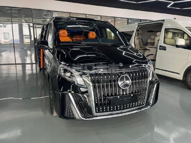 中规2023款 奔驰威霆 2.0t 精英版 7座
