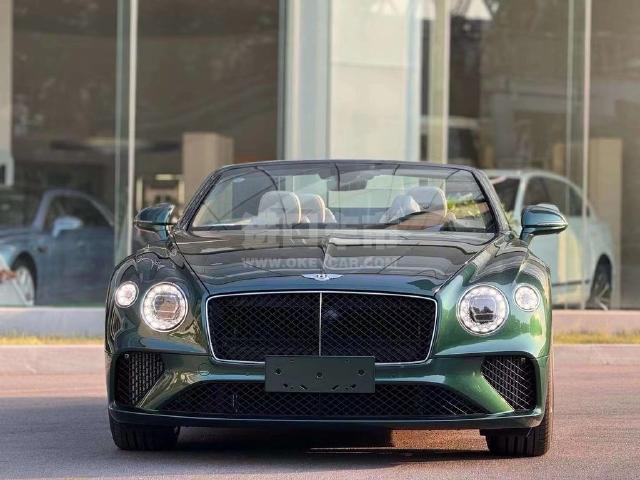 中规2024款 宾利欧陆 4.0t gt s v8 敞篷版